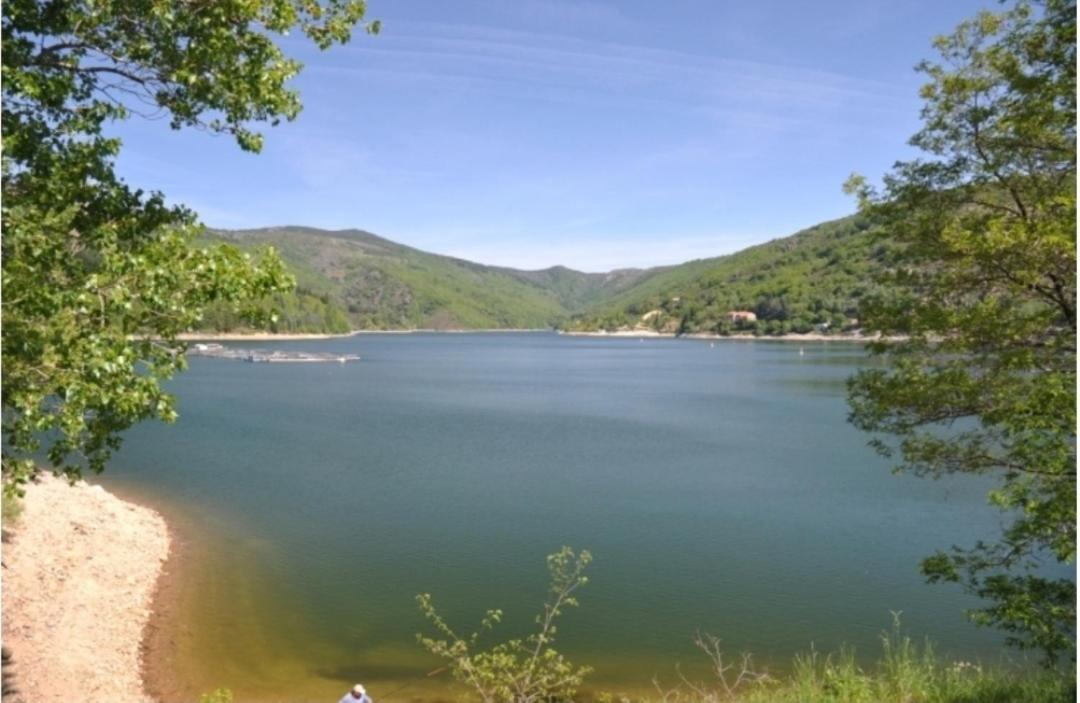 Sur Les Rochers Du Lac & Location-Rando En Vtt Вильфор Экстерьер фото
